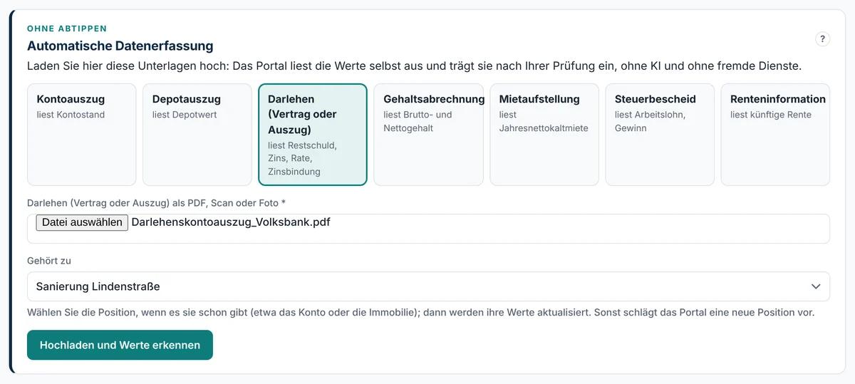 Automatische Datenerfassung: Kachel Darlehen gewählt, Datei Darlehenskontoauszug_Volksbank.pdf ausgewählt, zugeordnet zur Sanierung Lindenstraße, darunter der Knopf Hochladen und Werte erkennen